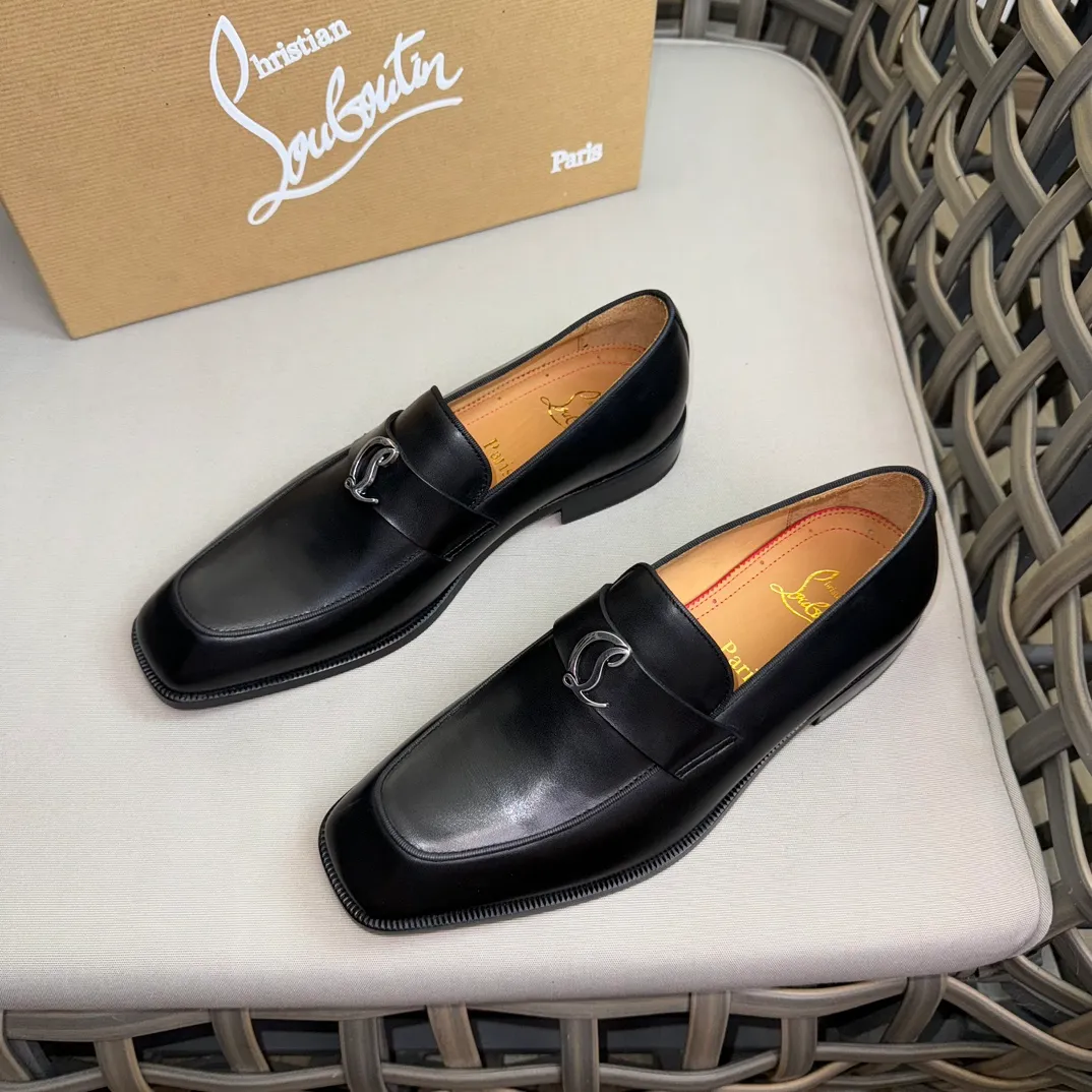 [CL red-soled shoes] Top P: 1020💰 Size 39-44 (⚠️38.45.46 custom-made, non-refundable and non-exchangeable) 🆑High-end men's business formal leather shoes, classic red-soled shoes | Fabric: Original imported first-layer cowhide, iconic rivet decoration | Lining: water-dyed cowhide lining Outsole: red cowhide outsole imported from Italy Brand: Christia*.Loubouti* 🆑 High-end men's business dress shoes | classic red soled shoes | Upper: original imported first layer cowhide iconic rivet decoration | Linning: Water dyed cow skin inner Outsole: red cowhide outsole imported from Italy Size: 39-44 (38.45.46 customized) Brand: Christia*.Loubouti*